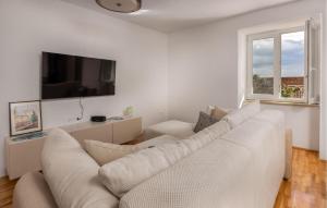 2 Bedroom Lovely Home In Grizane