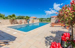 Amazing Apartment In Zaton