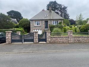 667 - Charmante maison en pierre à Erquy, à quelques minutes des plages et du centre - Ubytování bez kategorie ve městě Erquy