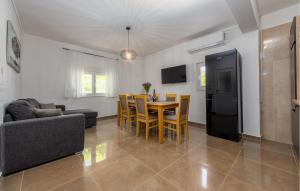 Stunning Home In Zelengrad 