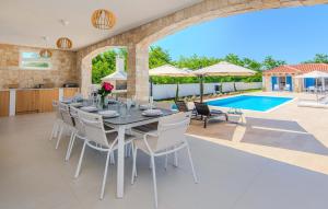Amazing Home In Privlaka 