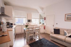Perfect Location - 2 bedroom apartment