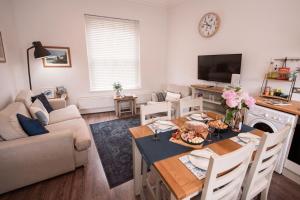 Perfect Location - 2 bedroom apartment