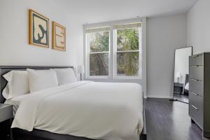 Blueground Venice pool AC nr beach LAX-1330