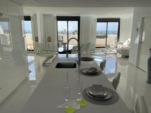 Modern 3 bed with Sea views pool
