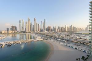 2BR Beachfront Living, Stunning Marina Views