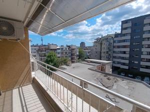 Venelin's Sunny Apartment With Parking Space