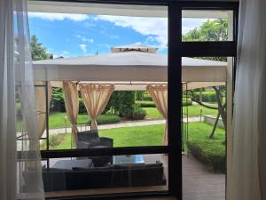 2 Bdr Garden Apt with Spa near Ski and Golf