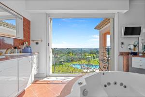 Villas Prestigious Villa in Mougins 6 bedrooms spa cinema and nightclub : photos des chambres