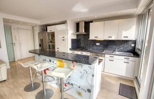 Le Clair Golfe-Juan - T2 terrasse vue mer Parking privé WIFI - LIMESTAY