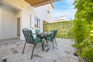 Two-Bedroom Apartment room in Elida