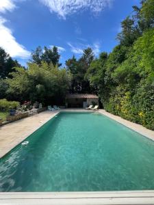 Magnifique Mas proche de Lourmarin - 4hvězdičkové hotely ve městě Puyvert