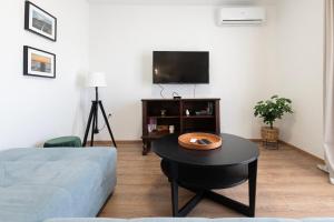 Seafront apartment Elona