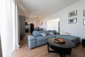 Seafront apartment Elona