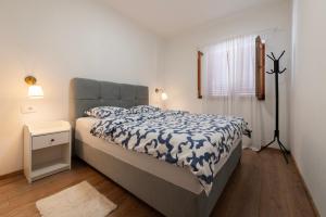 Seafront apartment Elona