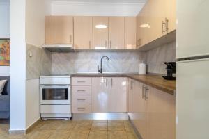 Emerald Seaside Apartment In Pefkohori