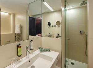 Superior Twin Room with City View room in Ayre Hotel Rosellón