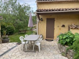 Maisons de vacances Gite Lou Caillou : Maison 2 Chambres
