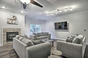 Rustic Escape w Game Room and Modern Amenities