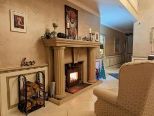 FINN VILLAGE - Loch Lomond Villa - THE JUNGLE ROOM with a PRIVATE HOT TUB