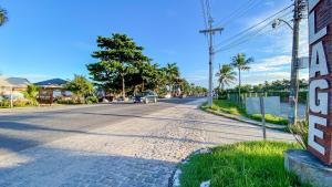 Aptos em condominio frente mar na praia de Taperapuã, atravessou a rua está na praia, aptos com 2 quartos com ar condicionado, internet privativa 300MBPS, 1 vaga de garagem, acomodam até 6 pessoas