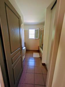 Maisons de vacances Mont Ventoux 5-person villa with spa, jacuzzi in Provence : photos des chambres