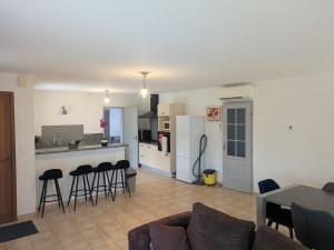 Maisons de vacances Mont Ventoux 5-person villa with spa, jacuzzi in Provence : photos des chambres