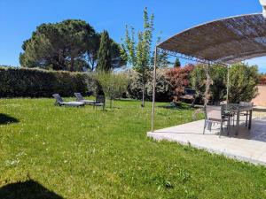 Maisons de vacances Mont Ventoux 5-person villa with spa, jacuzzi in Provence : photos des chambres