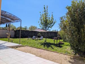 Maisons de vacances Mont Ventoux 5-person villa with spa, jacuzzi in Provence : photos des chambres