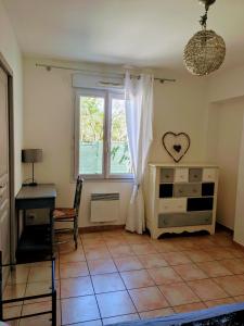 Maisons de vacances Mont Ventoux 5-person villa with spa, jacuzzi in Provence : photos des chambres