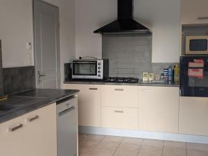 Maisons de vacances Mont Ventoux 5-person villa with spa, jacuzzi in Provence : photos des chambres