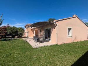 Maisons de vacances Mont Ventoux 5-person villa with spa, jacuzzi in Provence : photos des chambres