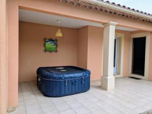 Maisons de vacances Mont Ventoux 5-person villa with spa, jacuzzi in Provence : photos des chambres