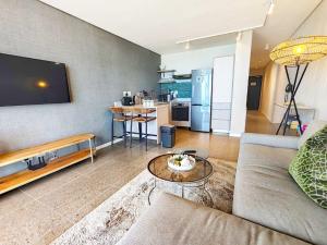 Wavescapes Stylish Beach Getaway