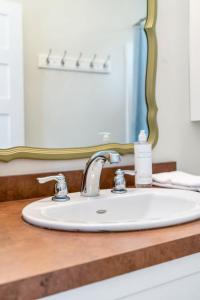 The Duskywing - 44 Meadow View