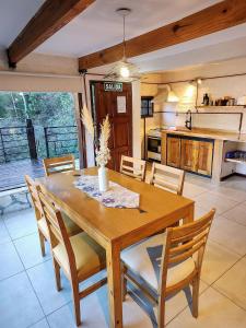 Cabaña con parrilla y 2 baños completos - AlquilaMiCasa