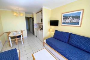 Apartment 2p with pool near the sea