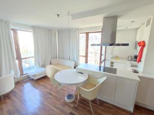 Charming Apartment with a Tranquil Balcony Garden View