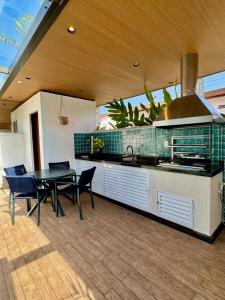 Casa com piscina aquecida em Juquehy!