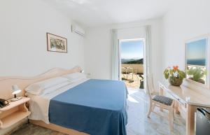 Double Room with Sea View room in Hotel Villa D'Orta