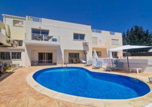 Sunshine Apartment - 3hvězdičkové hotely ve městě Pafos