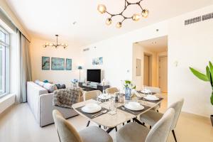 Luxury Stay - Private Jacuzzi - Infinity Pool - Marina & Sea Views - High Floor - Upgraded - Designer - Squash