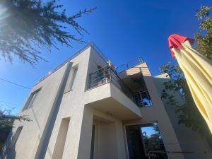 Luxury Seaside Villa with Jacuzzi & Garden - Varna