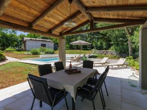 Holiday Home Nino by Interhome