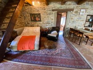 Momo 1741 - 4BR Historic stone house in the Apennines