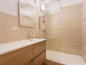 Apartment Les Palmiers by Interhome