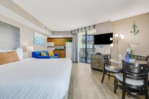 WINTER RATES! Beach Getaway Oceanfront, Dogs OK! 826