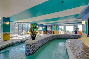 WINTER RATES! Beach Getaway Oceanfront, Dogs OK! 826