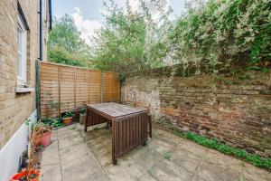 Stepney Green Gated Area with Parking & Garden