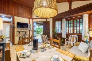 Casa charmosa c churrasq. ao lado do Mar MON0099